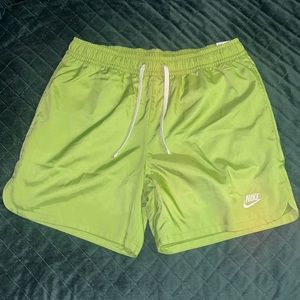 Nike Men’s Medium Lime Green Above Knee Standard Fit Athletic Shorts
